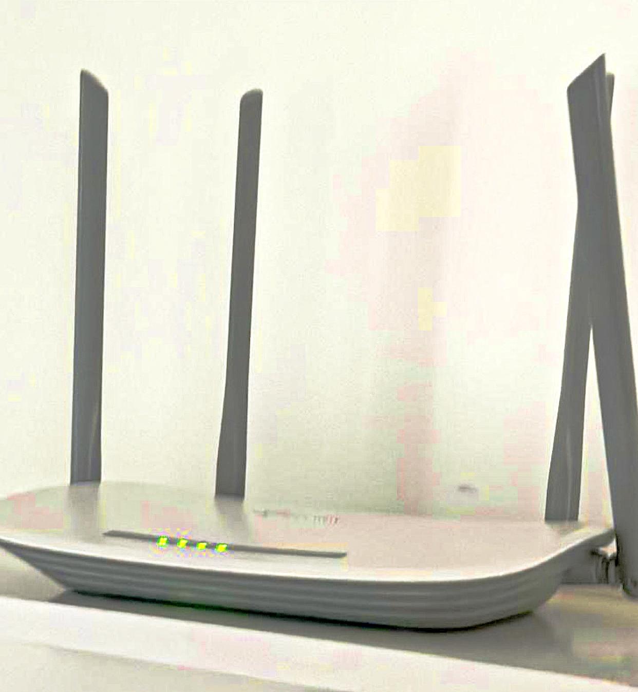 Na quadra do mar, perto do ExtraBom, com varanda de frente, garagem coberta, 2 elevadores, Wi-Fi rápido, Smart TV 55″, cozinha completa e kit praia com cadeiras, guarda-sol e cooler. Ambiente limpo e bem cuidado. O Melhor custo-beneficio